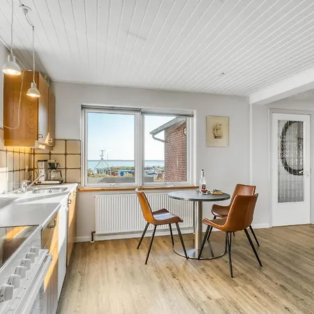 Large With A View Of The Fjord, Feriehus *